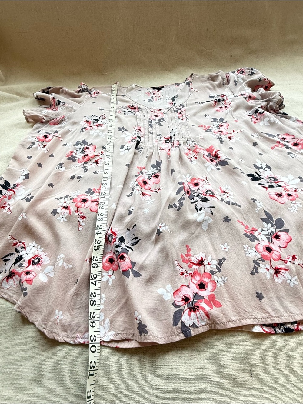 Torrid Floral Flutter Sleeve V-Neck Button Blouse Top Tan Pink Plus Size 3 - Picture 9 of 11